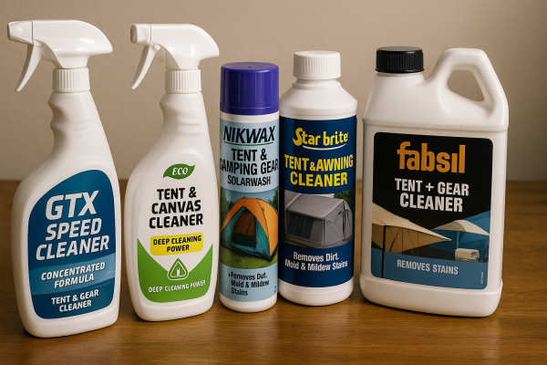 Флаконы с чистящими средствами.