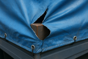 Защита тента от острых кромок груза